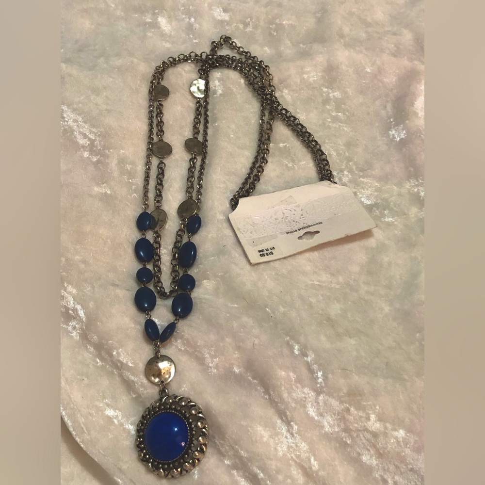 Double chain necklace with blue beads , nwt
